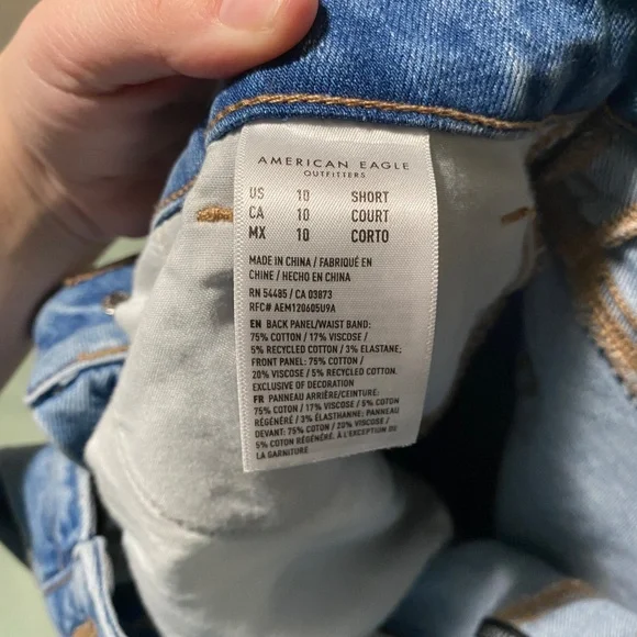 NWT-American Eagle Mom Jeans-Women’s Size 10 Short (30W) - Picture 4 of 7